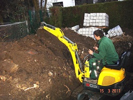 Gartenanlage mit Beetmauern